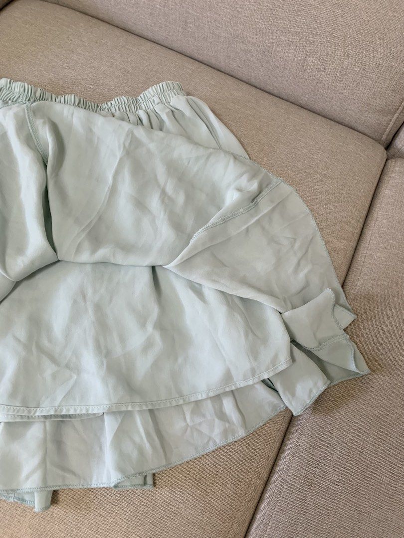 Mint green flowy skirt (Category: Skirts) located in Paranaque City. Submitted by shoplovedbya (Listing ID 1471217341, Image 3). Description: ♡ Waist: 23- 34 (stretchable) ♡ Length: 16 - no inner shorts but has inner lining .
