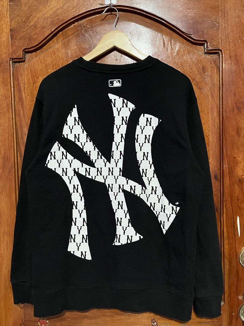 MLB Big Logo Sweatshirt (Category: Coats, Jackets and Outerwear) located in Tumauini. Submitted by jomerthrift (Listing ID 1471170982, Image 1). Description: Dimes: 22x28 Size: M-L No issue Color rate: 9.8/10 .