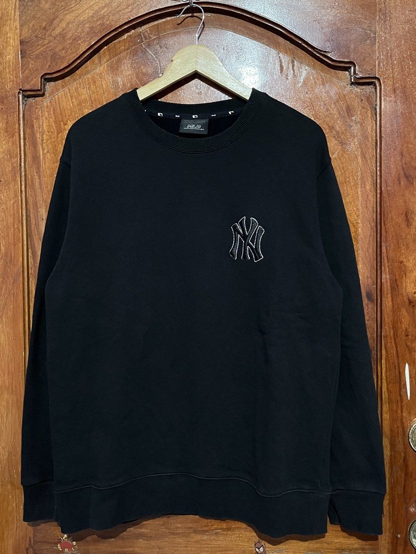 MLB Big Logo Sweatshirt (Category: Coats, Jackets and Outerwear) located in Tumauini. Submitted by jomerthrift (Listing ID 1471170982, Image 2). Description: Dimes: 22x28 Size: M-L No issue Color rate: 9.8/10 .