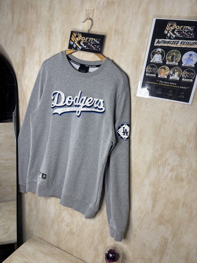 MLB DODGERS CREWNECK (Category: Sleep and Loungewear) located in Cabuyao City. Submitted by pormanation-thrift-store (Listing ID 1471212850, Image 2). Description: MLB DODGERS CREWNECK Condition: LIKE NEW Color rate: 10/10 (PWEDE SA MASELAN) Size: BEST FIT MEDIUM LOOSE FIT / LARGE SLIM Dimes: 21.5”Wx28”L Issue: NONE‼️ Price: 1200.