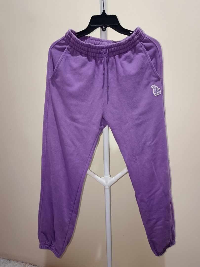 MLB LA Dodgers Jogger Sweatpants (Category: Joggers) located in Davao. Submitted by jjj_mncd (Listing ID 1471156639, Image 1). Description: color: Lavender overall condi: 9/10 hem/cuff condi: 8.5/10 may light fade may minor washable dirt size: Small to Medium length: 37 - Authentic MLB Los Angeles Dodgers purple sweatpants - Size: 155 with genuine merchandise tag attached - Features embroidered LA logo on the leg - Adjustable drawstring elastic w
