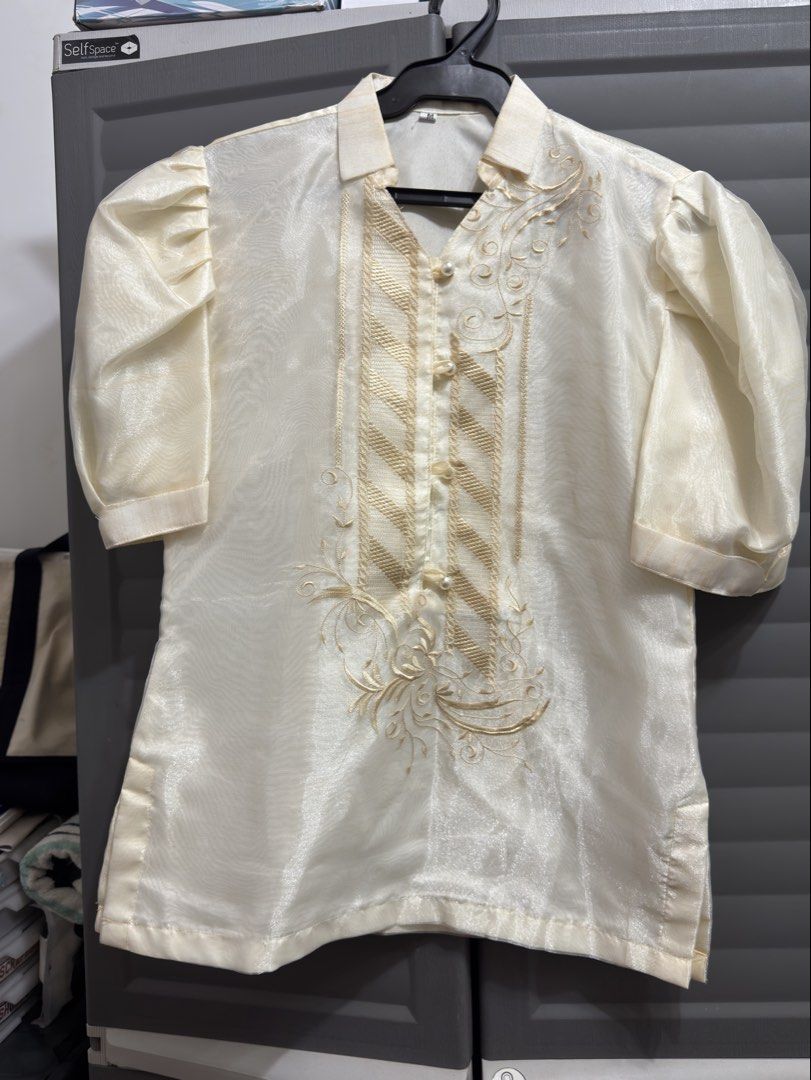 Modern Filipiniana Set (Category: Jeans) located in Cavite. Submitted by luisascloset_ (Listing ID 1471203526, Image 3). Description: Used once. Med to large 36-38 bust Waist, send me a msg. Ill measure pa hahaha.