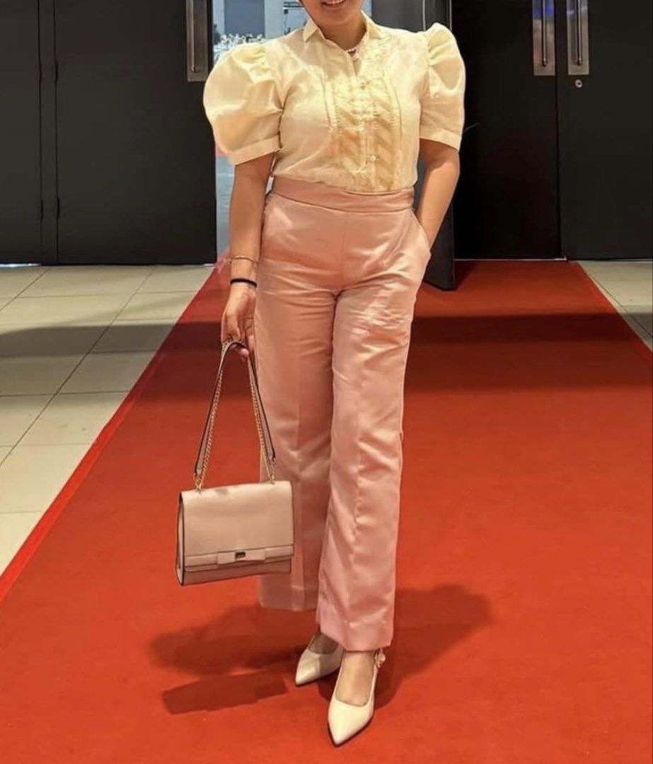 Modern Filipiniana Set (Category: Jeans) located in Cavite. Submitted by luisascloset_ (Listing ID 1471203526, Image 1). Description: Used once. Med to large 36-38 bust Waist, send me a msg. Ill measure pa hahaha.