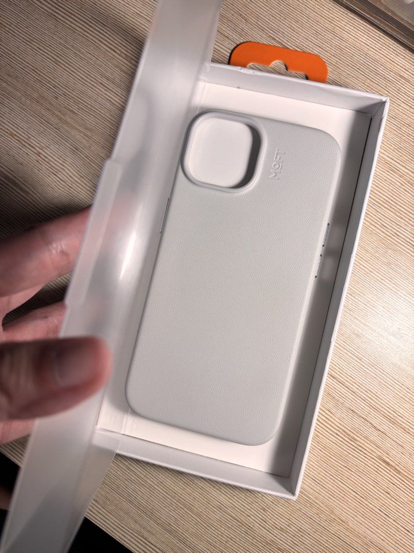 Moft snap case MOVAS iPhone 15 (Category: Cases & Sleeves) located in Pasig City. Submitted by patsales_ (Listing ID 1471202859, Image 2). Description: Rfs: extra case.