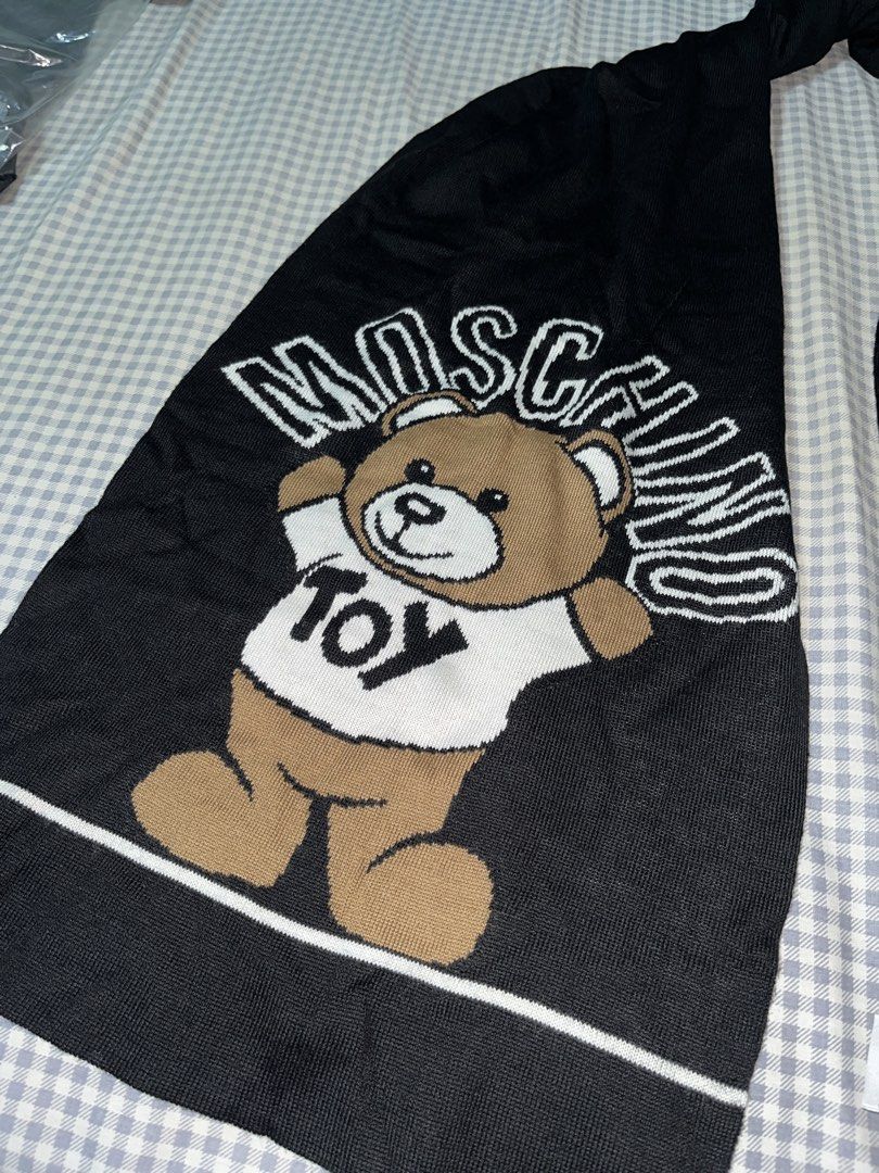 Moschino Scarf (Category: Scarves) located in Calapan. Submitted by axlefinestpicks (Listing ID 1471280488, Image 2). Description: Made in Italy Wool blend Guaranteed authentic DM for inquiries.