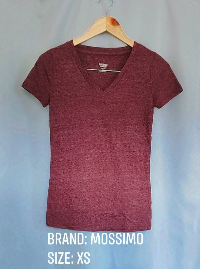 Mossimo Maroon V-Neck T-Shirt Size XS (Category: Shirts) located in Bacoor. Submitted by stargazer1084 (Listing ID 1471256357, Image 1). Description: - Brand: Mossimo - Color: Maroon - Size: XS - Fit: Slim fit with short sleeves - Material: Soft heathered fabric - Condition: Clean interior neck label - Style: Versatile casual staple, easy to pair with jeans or shorts.