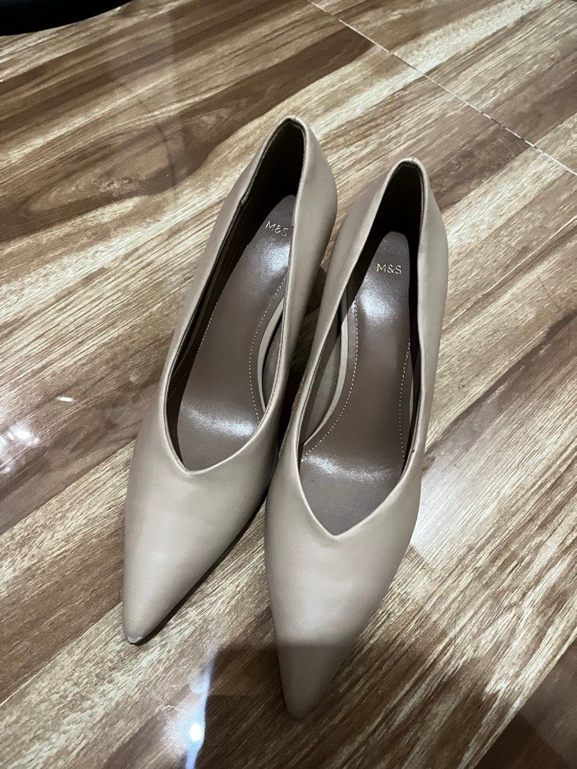 M&S Nude Pointed Toe Stiletto Heels Size 5 (Category: Heels) located in Plaridel. Submitted by vastwhale_38f456 (Listing ID 1471213009, Image 1). Description: - Brand/Model: Marks & Spencer (M&S) - Size: UK 5 - Color: Classic Nude - Style: Pointed toe stiletto with a sleek finish - Versatility: Perfect for office wear and night outs - Condition: Good overall with minimal wear on soles.