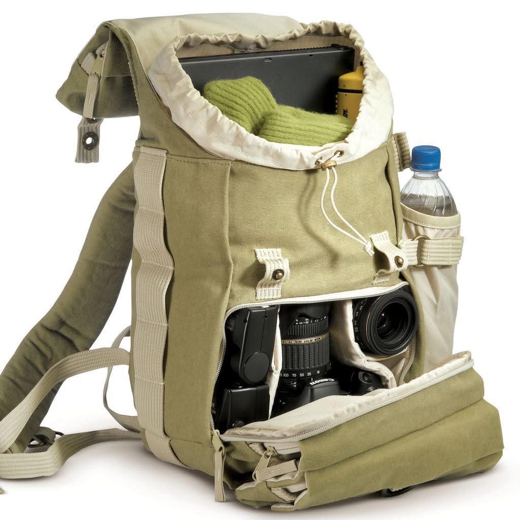 National Geographic NG 5159 (Earth Explorer Small Backpack) (Category: Camera Bags & Carriers) located in Manila. Submitted by mira_03 (Listing ID 1471177570, Image 2). Description: BNWT ORIGINAL 💯 (discontinued model) Fan of outdoors but never got to use this Holds cameras, laptop and accessories Padded and has a rain cover too!! Can use as an outdoor trip bag as well Exterior Dimensions: 23x18x34 cm w/ laptop compartment .