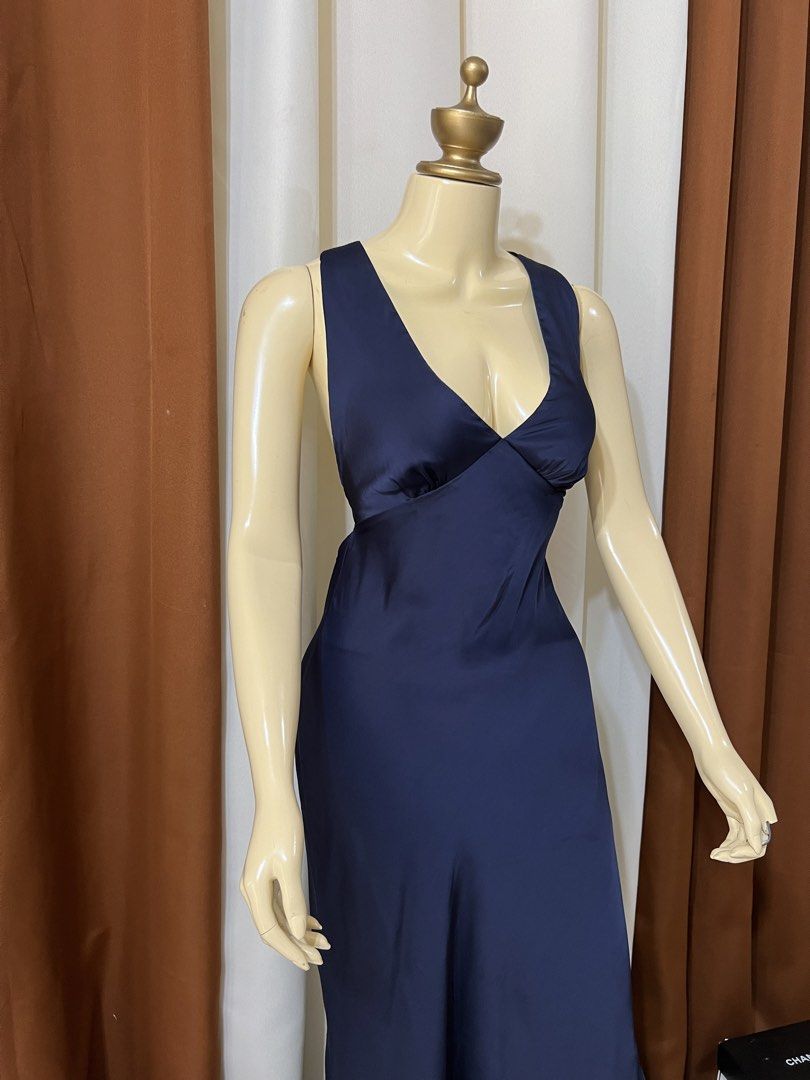 Navy Blue Satin Long Dress (Category: Evening dresses & gowns) located in Cebu City. Submitted by sexyclosetph2.0 (Listing ID 1471180160, Image 3). Description: Like new condition Once used Fits small-med frames Very nice for wedding Or events .