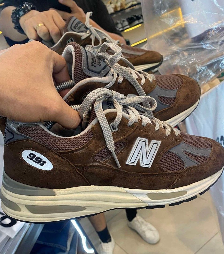 New Balance 991v2 Pinecone (Category: Sneakers) located in Manila. Submitted by patinacollectives2.0 (Listing ID 1471202056, Image 1). Description: New Balance 991v2 Pinecone U991BR2 Size 10US 44EUR Made in England Good condition No major issue Minor signs of usage only GUARANTEED AUTHENTIC Rare colorway PM for more details 3500+SF Marikina location Shipping via Lalamove or J&T.