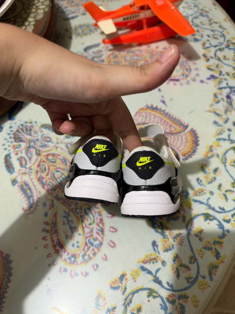 Nike Air Max Shoes (Category: Babies & Kids Fashion) located in Santa Rosa. Submitted by babicdln (Listing ID 1471240657, Image 3). Description: Airmax systm TD 5C, 11 CM With Box.