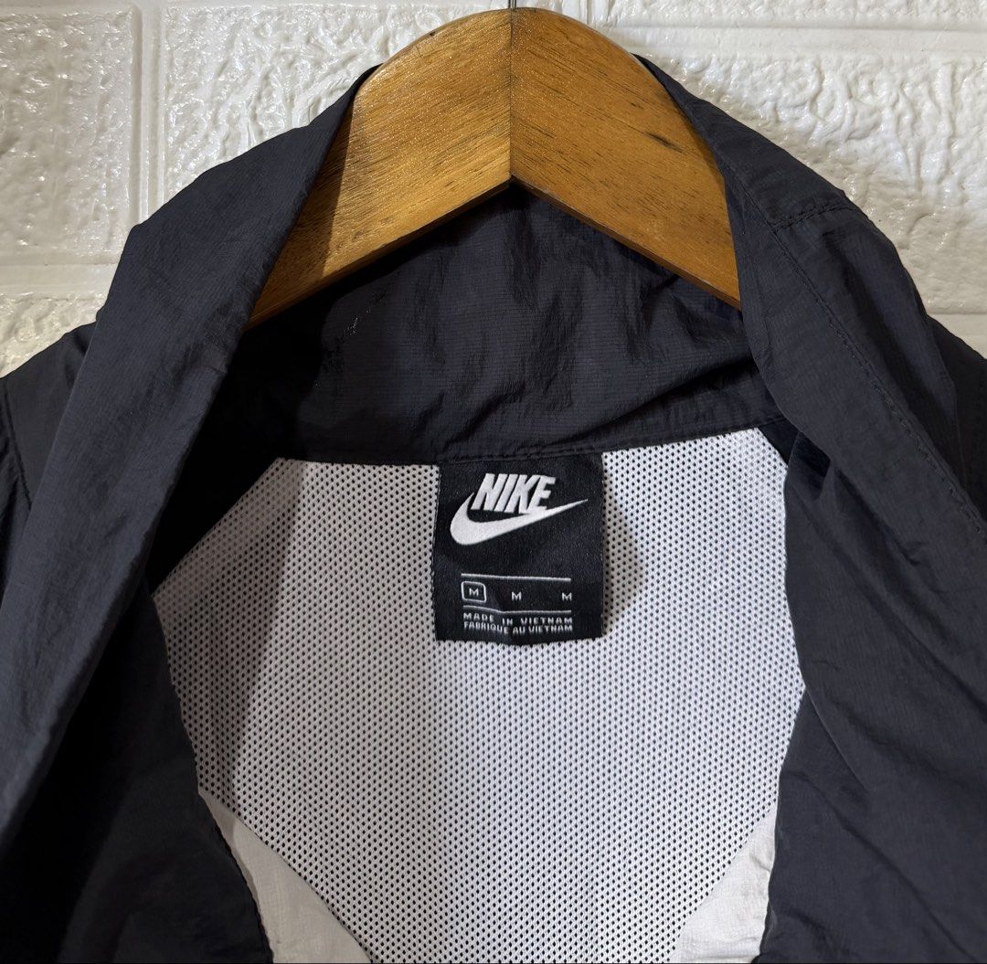 NIKE BIG SWOOSH WOVEN JACKET (Category: Coats, Jackets and Outerwear) located in Baguio. Submitted by kds_stuffs (Listing ID 1471157509, Image 3). Description: Mine: 850 📍N1K3 big swoosh woven jacket 😍 Size: Large Dimension: 27L x 23W Color rate: 9/10 Issue: ❌ Excellent condition Need wash Gandara neto 💗.
