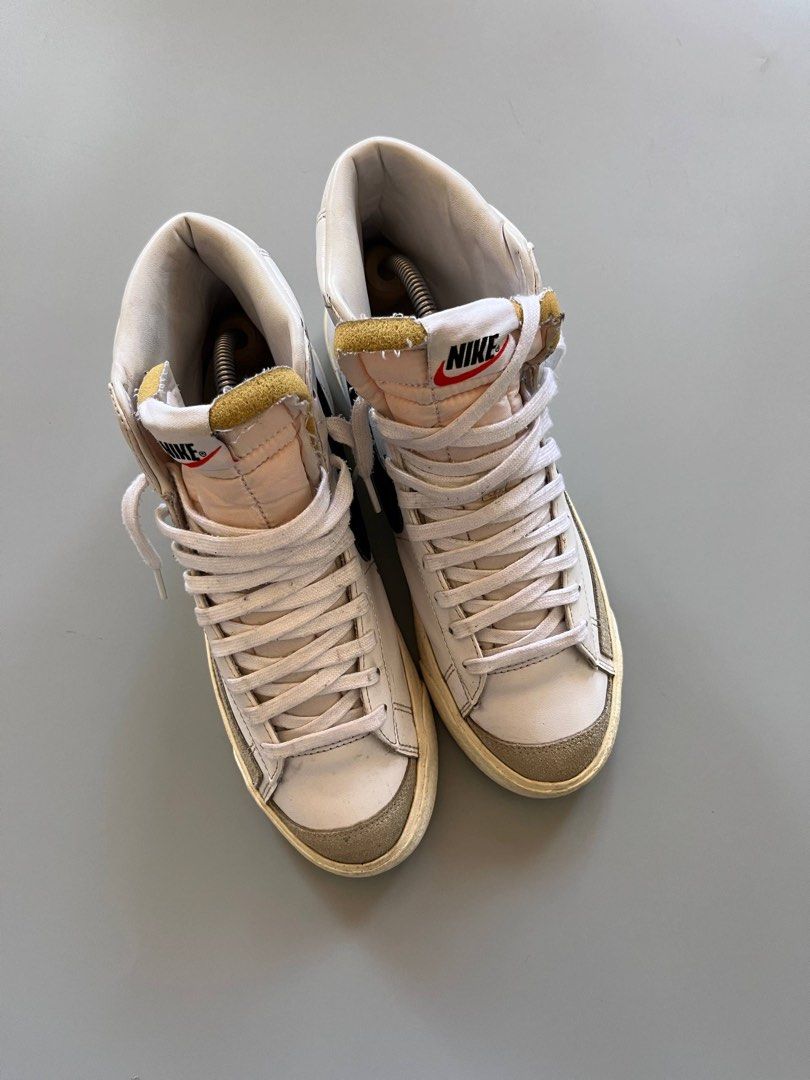 NIKE BLAZER 77 MID WHITE BLACK (9.5US) (Category: Sneakers) located in Baguio. Submitted by grabUrPairs (Listing ID 1471154303, Image 2). Description: EXCELLENT SIGNS OF USAGE 9.5US/27.5CM PAIR ONLY AUTHENTIC.