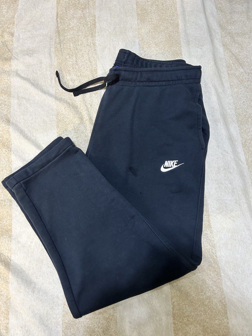 NIKE CLUB FLEECE DRAWSTRING PANTS (Category: Activewear) located in Baguio. Submitted by ontheracks074 (Listing ID 1471170842, Image 2). Description: Nike Club Fleece Drawstring Pants Large Excellent Condition No issue 9.5/10 Color rate Waist: 30-36 Lenght: 36.