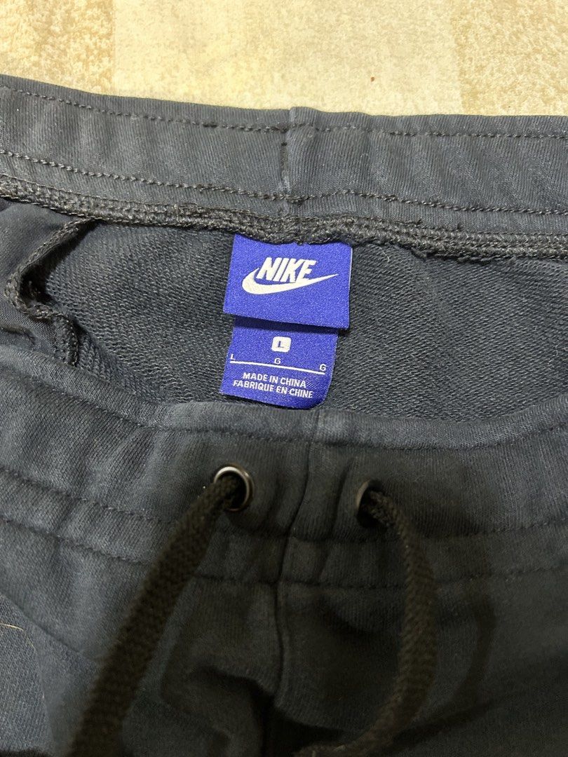 NIKE CLUB FLEECE DRAWSTRING PANTS (Category: Activewear) located in Baguio. Submitted by ontheracks074 (Listing ID 1471170842, Image 3). Description: Nike Club Fleece Drawstring Pants Large Excellent Condition No issue 9.5/10 Color rate Waist: 30-36 Lenght: 36.