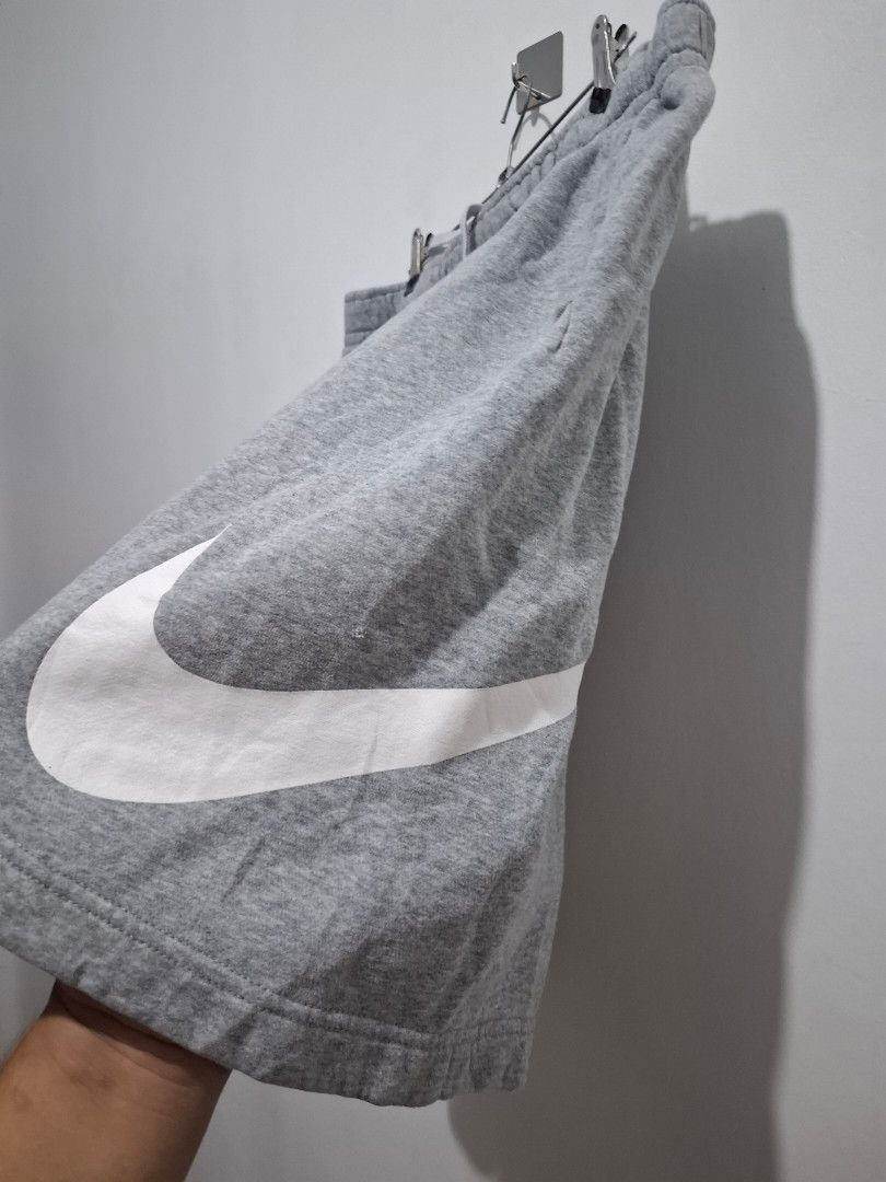 Nike cotton size large (Category: Shorts) located in Tarlac. Submitted by christopher.24 (Listing ID 1471169381, Image 2). Description: good condition issue my butas see last pic.