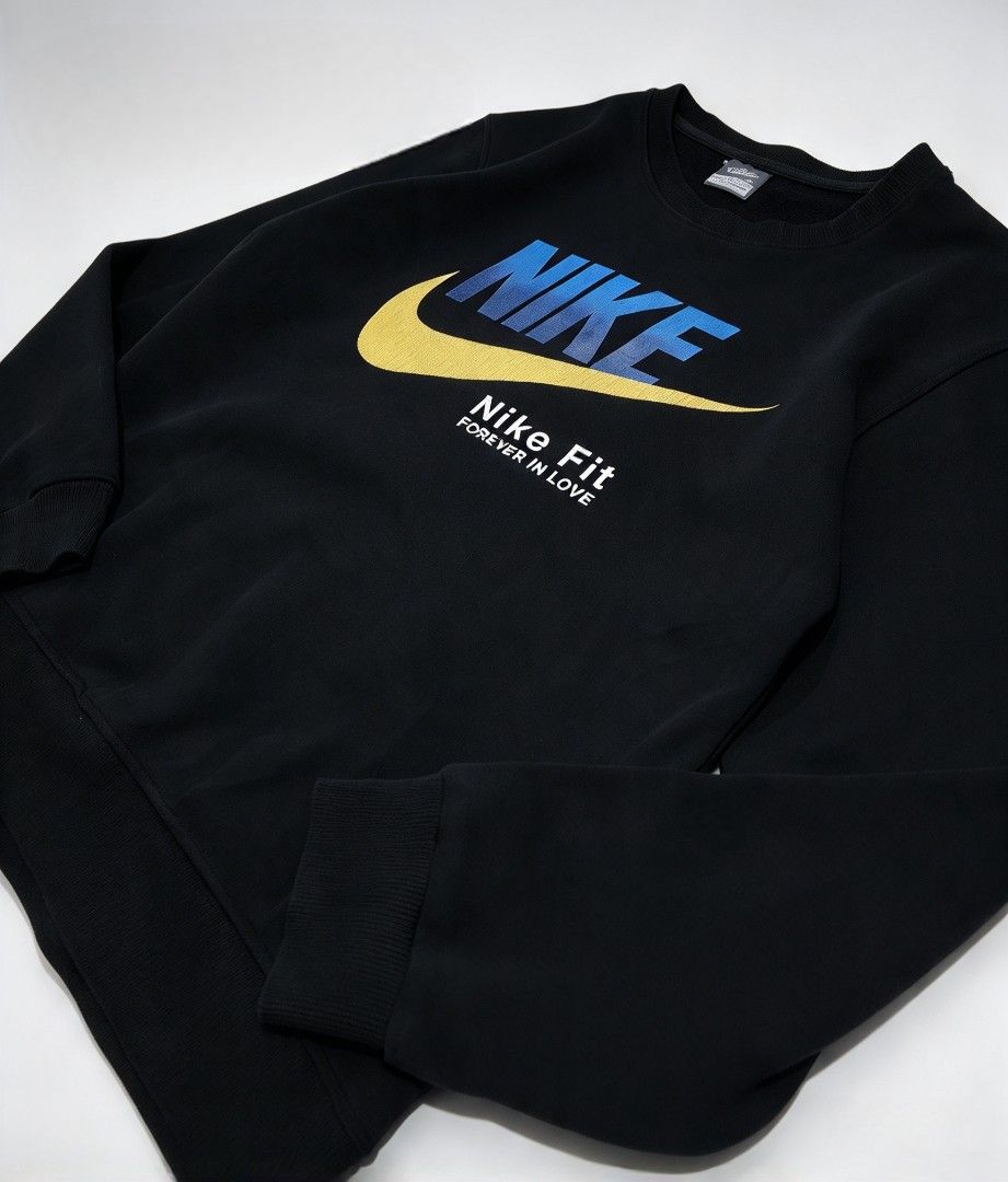 Nike Crewneck Jacket (Category: Hoodies) located in Cavite. Submitted by behindourstyle (Listing ID 1471233976, Image 1). Description: 350 only 🔥 issue: Crock print authentic Color rate: 9/10 size M to L Imus cavite.