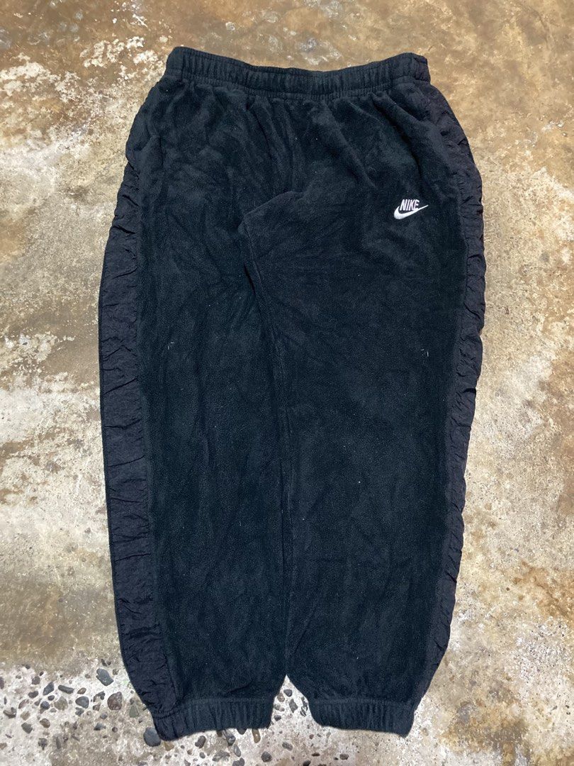 Nike Fleece Sweatpants Black Size L (Category: Joggers) located in Pasay City. Submitted by ken_98 (Listing ID 1471153105, Image 1). Description: W 30-38 L 34 - Brand: Nike - Item: Fleece Sweatpants - Color: Black with contrasting textured side panels - Size: Large (L) - Style Code: DD4892-010 - Features: White embroidered Nike swoosh, elastic waistband, and ankle cuffs - Material: Cozy fleece - Origin: Made in Vietnam - Condition: Great for casu