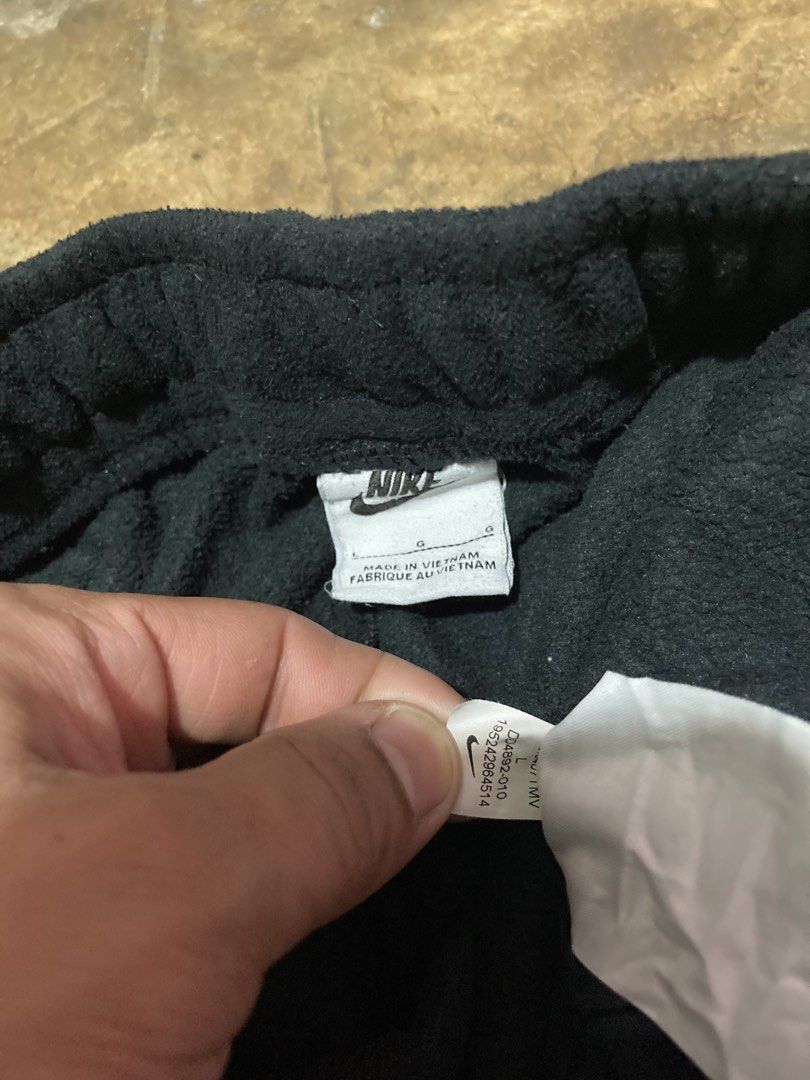 Nike Fleece Sweatpants Black Size L (Category: Joggers) located in Pasay City. Submitted by ken_98 (Listing ID 1471153105, Image 3). Description: W 30-38 L 34 - Brand: Nike - Item: Fleece Sweatpants - Color: Black with contrasting textured side panels - Size: Large (L) - Style Code: DD4892-010 - Features: White embroidered Nike swoosh, elastic waistband, and ankle cuffs - Material: Cozy fleece - Origin: Made in Vietnam - Condition: Great for casu