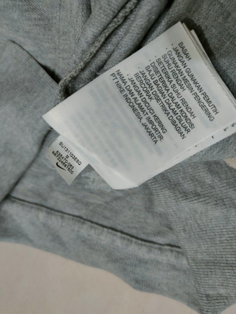 NIKE GRAY POLO SHIRT (Category: Tshirts & Polo Shirts ) located in Baguio. Submitted by jathriftx (Listing ID 1471200304, Image 3). Description: Medium Excellent condition No issue.