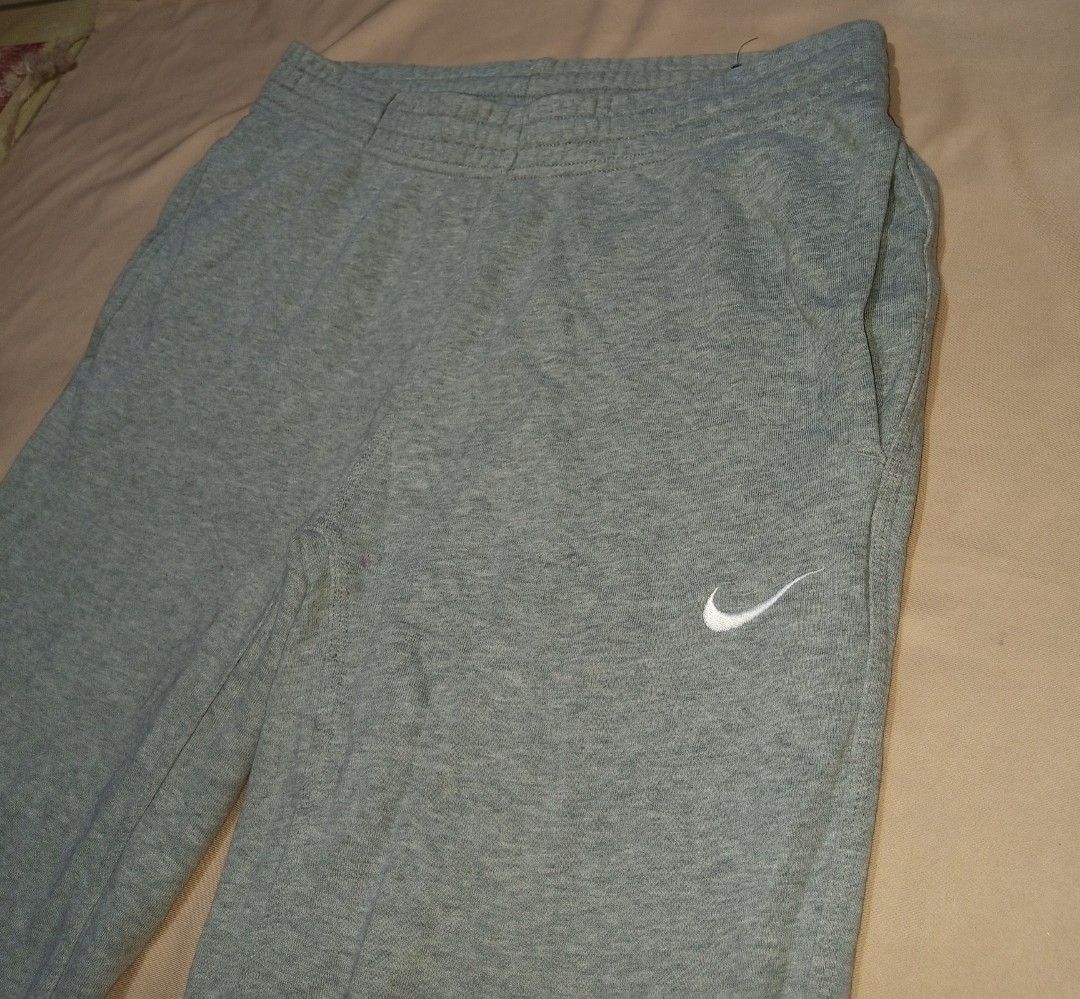 Nike Gray Sweatpants Size L (Category: Joggers) located in Santa Barbara. Submitted by crazydave (Listing ID 1471251715, Image 2). Description: Nike Sweatpants 100%Cotton Waist:32-40 Length:8.5 Hem:42.5 No issue 850+sf.