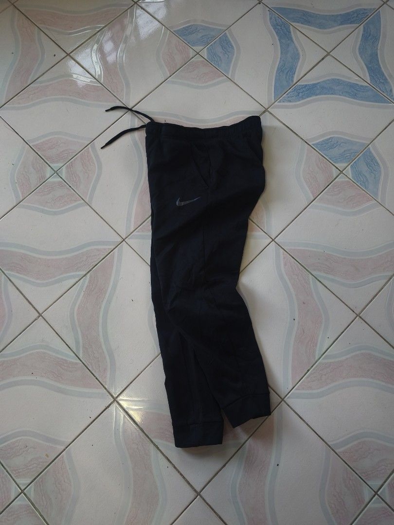 Nike Jogger Pants (Category: Joggers) located in Legazpi City. Submitted by cookandthriftzzzzz (Listing ID 1471194923, Image 2). Description: small to medium excellent/like new no issue .