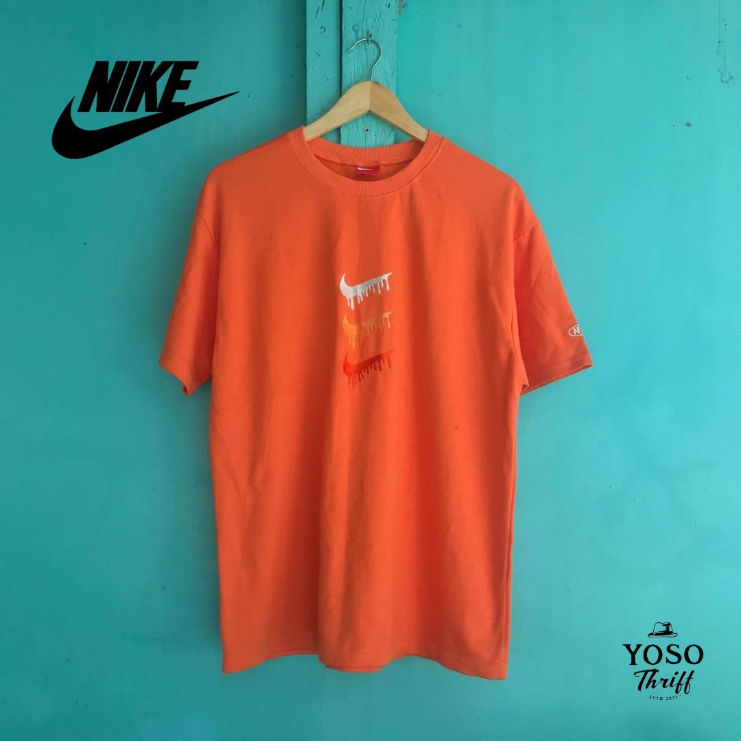 NIKE Multi-color Dripping Swoosh (Embroidered) (Category: Tshirts & Polo Shirts ) located in Davao. Submitted by yoso22 (Listing ID 1471242849, Image 1). Description: Size: (21.5x28) Semi XL Color: Orange Color rate: 9.5/10🔥 Condition: Very Good Honest Issue: ⚠️ (may dot stain, I'm sure its washable) NEED WASH FOR NOW 📩DM for pics 📍Indangan, Davao City PS: 🚫BAWAL SA MAARTE🚫 ‼️Color may vary due to lighting‼️ ‼️PLEASE MANAGE YOUR EXPECTATIONS