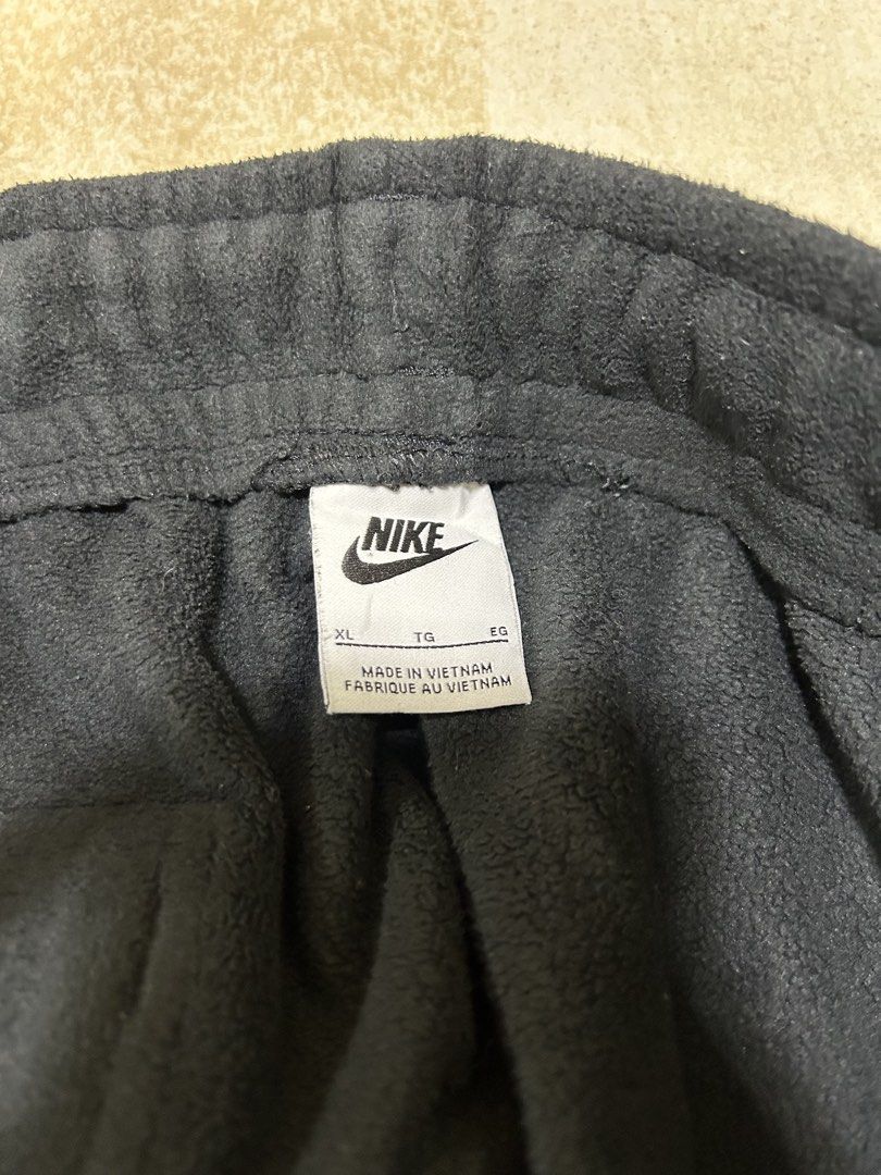 NIKE NSW FLEECE SWEATPANTS (Category: Activewear) located in Baguio. Submitted by ontheracks074 (Listing ID 1471169990, Image 3). Description: Nike NSW Fleece Sweatpants Excellent Condition No Issue Waist: 32-36 Lenght: 38” .