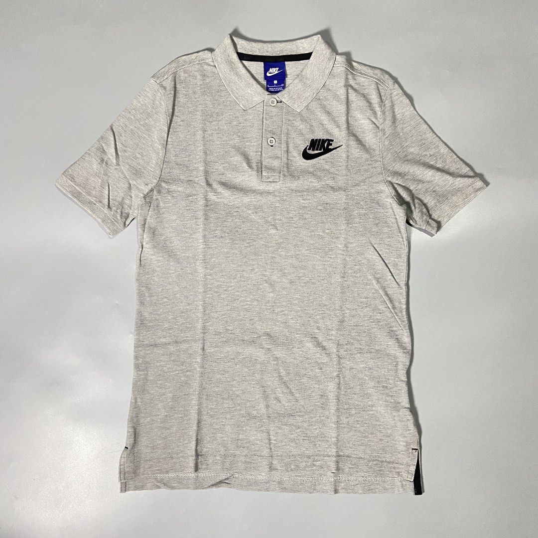 Nike Polo Shirt in Gray (Category: Tshirts & Polo Shirts ) located in Taguig. Submitted by workwearheads (Listing ID 1471154402, Image 1). Description: 🏷️Tag size: Small ▪️Width: 18 ▪️Length: 27 Front 28 Back (Long back) ▪️Color rate: 10/10 ▪️Issue: minor stain need wash (see last photo) ▪️Excellent Condition.