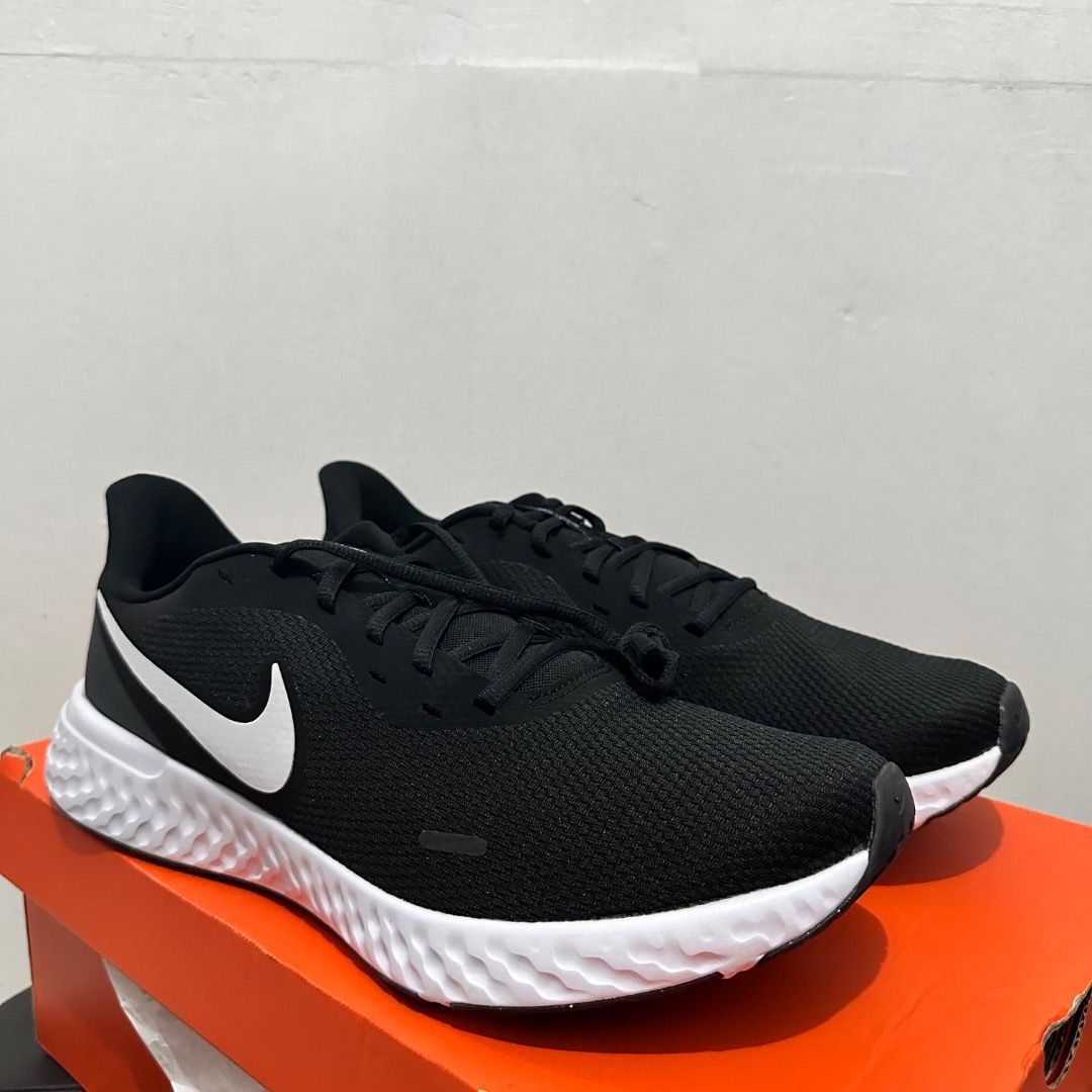 Nike Revolution 5 Black White Running Shoes (Category: Sneakers) located in Manila. Submitted by johnpm (Listing ID 1471239010, Image 3). Description: - Brand: Nike Revolution 5 - Color: Classic Black & White - Size: US 12.5 (Tag shows US 12.5 / 14) - Condition: Brand new, unworn, fresh out of the box - Features: Breathable mesh upper, cushioned foam midsole, durable rubber outsole - Inclusion: Complete with original Nike orange box.
