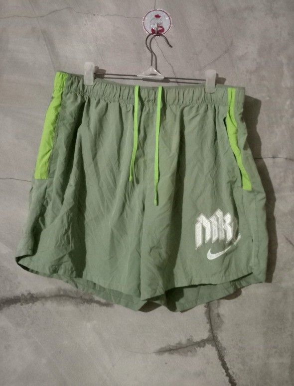 Nike Running short (Category: Shorts) located in Davao. Submitted by boldfalcon.38de78 (Listing ID 1471138364, Image 1). Description: Nike Running short 📍 Ask New Condition Size L W -32 ' L - 14 No issue location Davao city Gcash payment J&T Courier Dm 💌.