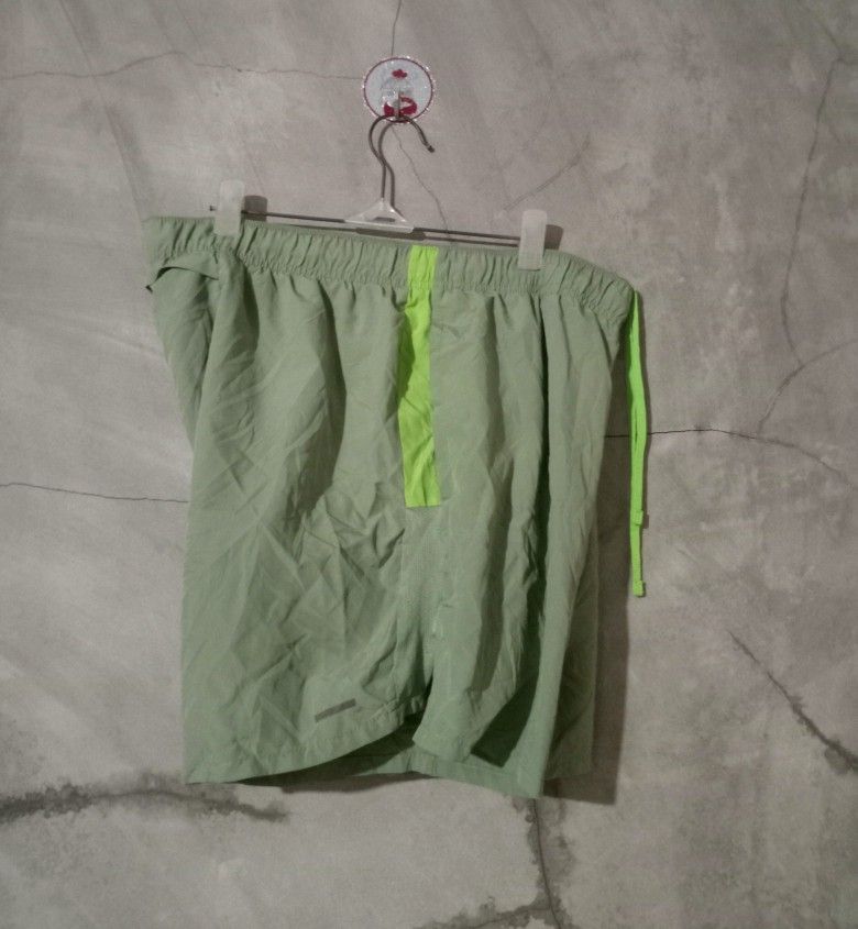 Nike Running short (Category: Shorts) located in Davao. Submitted by boldfalcon.38de78 (Listing ID 1471138364, Image 2). Description: Nike Running short 📍 Ask New Condition Size L W -32 ' L - 14 No issue location Davao city Gcash payment J&T Courier Dm 💌.