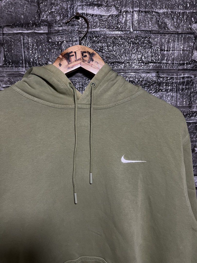 Nike Solo Swoosh Pullover Hoodie Jacket (Category: Coats, Jackets and Outerwear) located in Manila. Submitted by flex_curation (Listing ID 1471141084, Image 2). Description: 26x26 IN VERY GOOD CONDITION BACOOR CAVITE LOC.