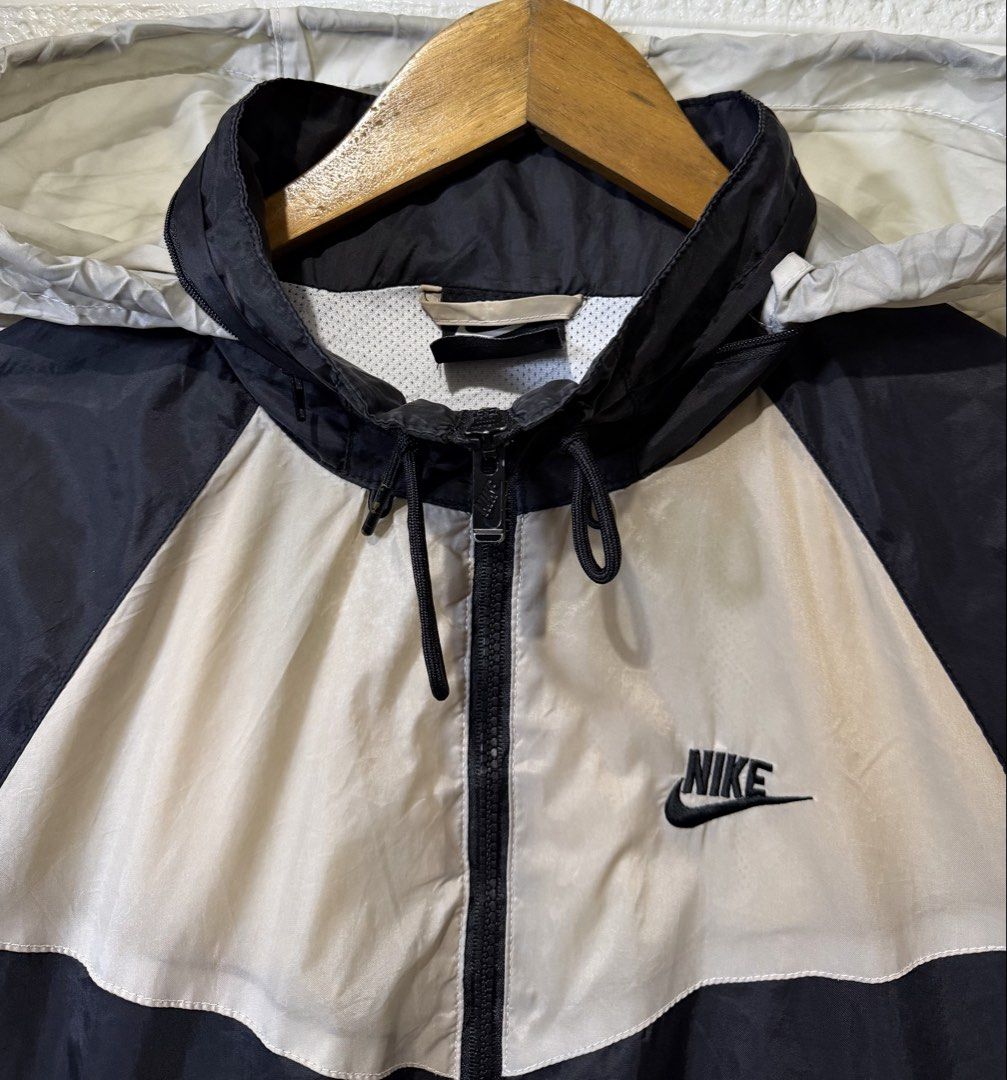 NIKE SPORTSWEAR WINDRUNNER HOODED JACKET (Category: Coats, Jackets and Outerwear) located in Baguio. Submitted by kds_stuffs (Listing ID 1471156968, Image 3). Description: Mine: 750 📍N1K3 sportswear windrunner men's hooded jacket 😍 Packable hood ✨ Size: Large on tag Dimension: 25.5L x 23.5W Color rate: 9/10 Issue: ❌ Excellent condition Need wash Gandara neto 💗.