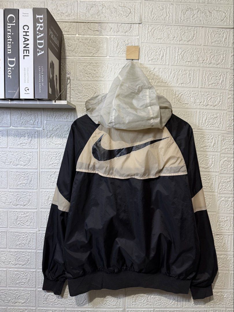 NIKE SPORTSWEAR WINDRUNNER HOODED JACKET (Category: Coats, Jackets and Outerwear) located in Baguio. Submitted by kds_stuffs (Listing ID 1471156968, Image 2). Description: Mine: 750 📍N1K3 sportswear windrunner men's hooded jacket 😍 Packable hood ✨ Size: Large on tag Dimension: 25.5L x 23.5W Color rate: 9/10 Issue: ❌ Excellent condition Need wash Gandara neto 💗.