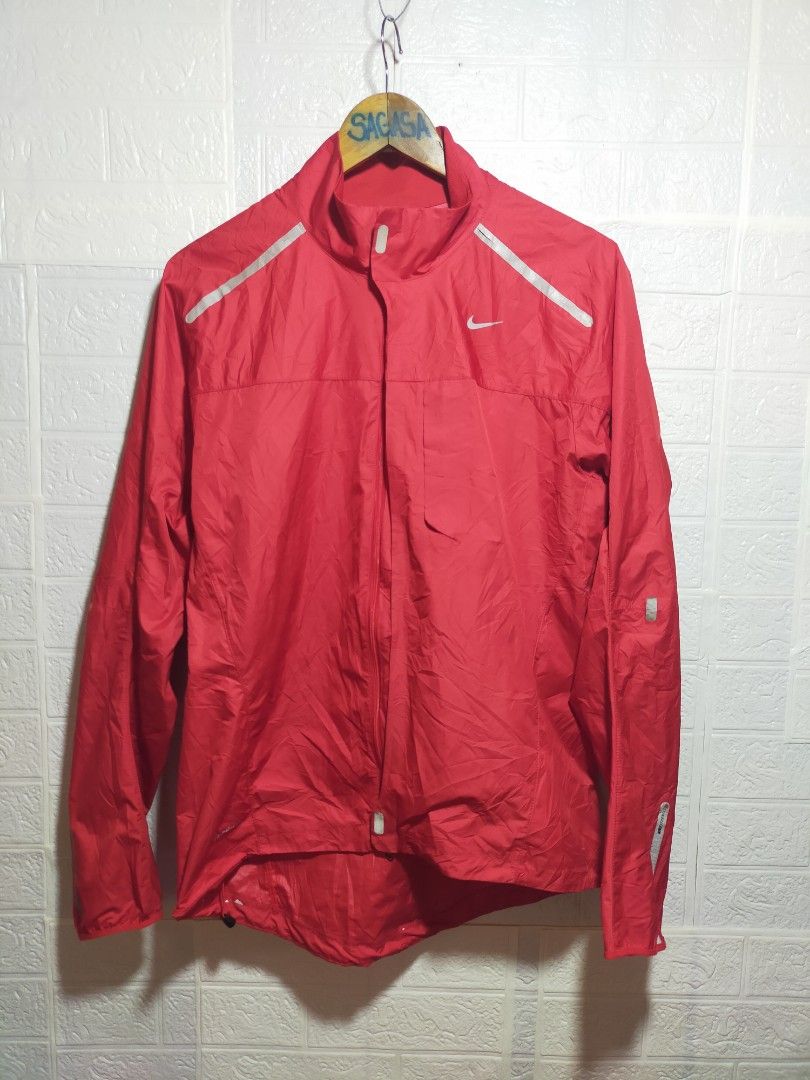 Nike Storm-Fit Red Running Jacket Size M (Category: Coats, Jackets and Outerwear) located in Valencia. Submitted by cabisaythriftshop (Listing ID 1471223279, Image 1). Description: - Brand: Nike - Model: Storm-Fit Jacket - Color: Vibrant Red - Size: Men's Medium (M) - Material: 100% polyester body, 80% polyester / 20% spandex mesh - Features: Full zip front, high collar, and reflective shoulder stripes for visibility - Performance: Excellent wind