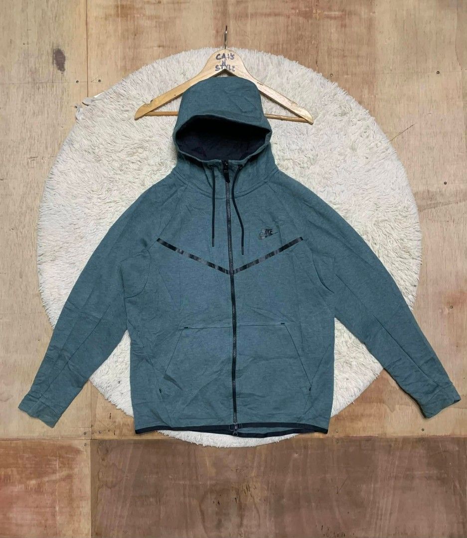 Nike tech fleece (Category: Coats, Jackets and Outerwear) located in Lianga. Submitted by legitseller12345678 (Listing ID 1471182487, Image 2). Description: Nike Tech fleece📌 Excellent in condition Size large on tag Dimes 22x27/28 Solid Mine 850 plus sf PAYMENT FIRST NO COD/COP📌 MOP: GCASH COURIER: J&T UNLI VOUCH/VC WITH THE ITEMS FOR SAFETY AND ASSURANCE☺️.