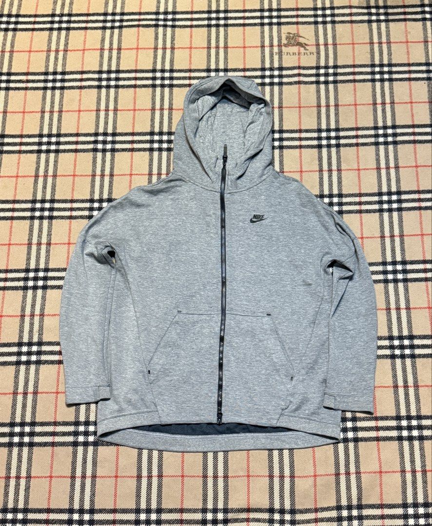 Nike Tech fleece jacket (Category: Coats, Jackets and Outerwear) located in Cavite. Submitted by markjoseph24866 (Listing ID 1471146070, Image 1). Description: .