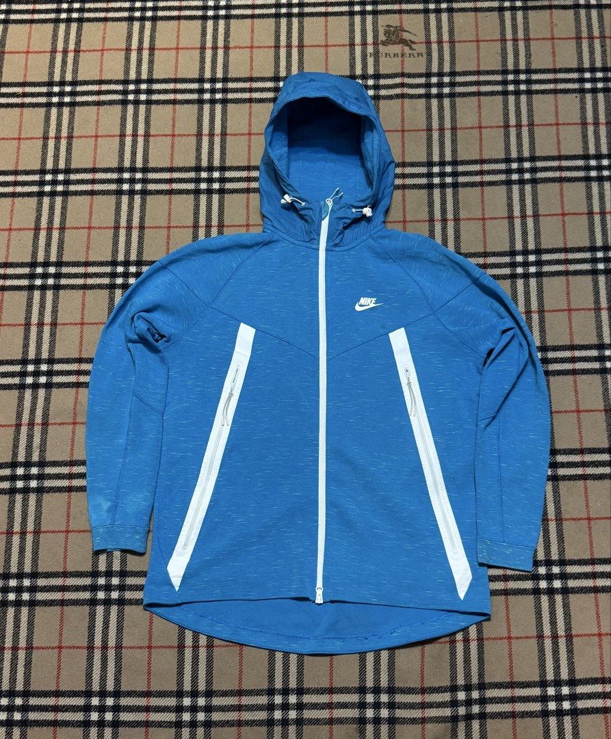 Nike tech fleece jacket (Category: Coats, Jackets and Outerwear) located in Cavite. Submitted by markjoseph24866 (Listing ID 1471146185, Image 1). Description: .