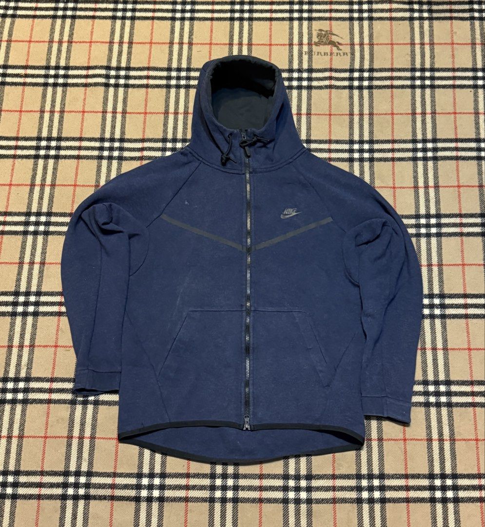 Nike tech fleece jacket (Category: Coats, Jackets and Outerwear) located in Cavite. Submitted by markjoseph24866 (Listing ID 1471146424, Image 1). Description: .