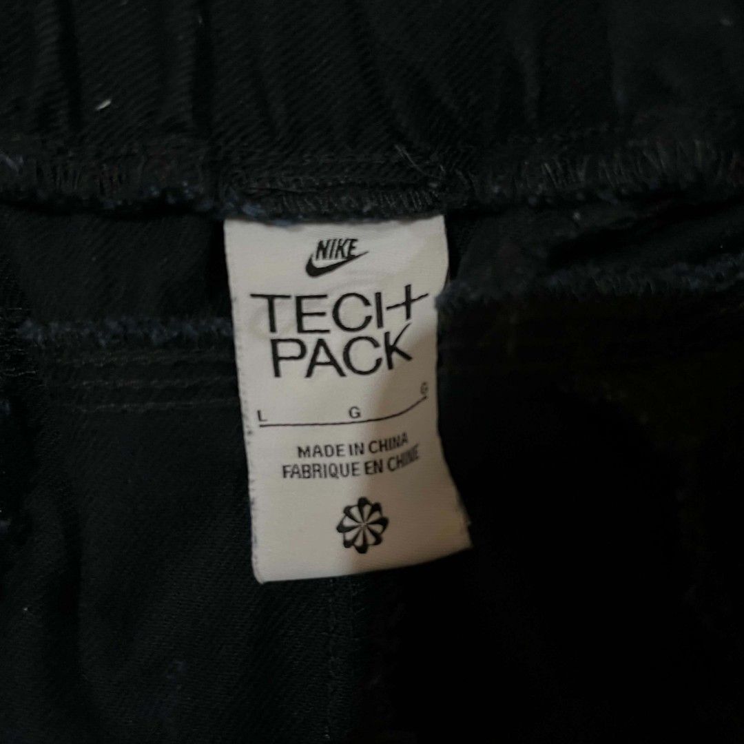 Nike Tech Pack Black Belted Pants Size L (Category: Joggers) located in Cagayan de Oro. Submitted by lootfindzzzz (Listing ID 1471232490, Image 3). Description: - Brand: Nike Tech Pack - Model/Style Code: DQ4297-010 - Color: Black - Size: Large (L) - Fit: Straight leg, versatile for casual or outdoor wear - Features: Integrated tactical buckle belt, elastic waistband, and multiple back pockets - Branding: Subtle Nike leg logo and Tech Pack detail