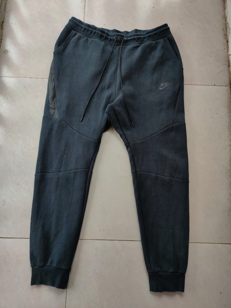 NIKE TECHFLEECE PANTS (Category: Activewear) located in Baguio. Submitted by jathriftx (Listing ID 1471246605, Image 1). Description: NIKE TECHFLEECE PANTS W34-36 x L39 Very good condition *Dot scratch (check last 2 pics).