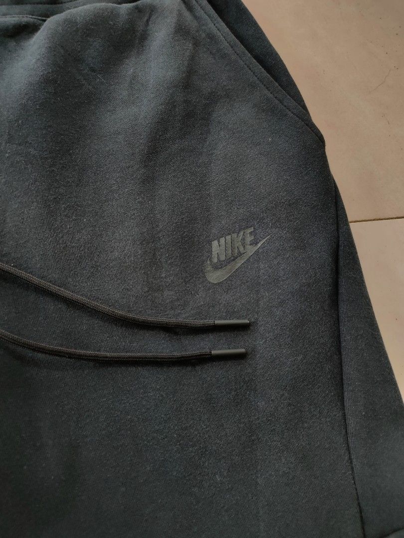 NIKE TECHFLEECE PANTS (Category: Activewear) located in Baguio. Submitted by jathriftx (Listing ID 1471246605, Image 3). Description: NIKE TECHFLEECE PANTS W34-36 x L39 Very good condition *Dot scratch (check last 2 pics).
