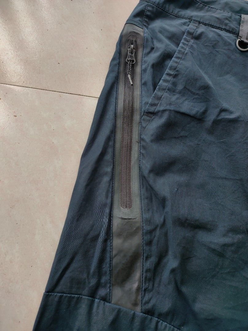 NIKE TECHFLEECE WOVEN (Category: Activewear) located in Baguio. Submitted by jathriftx (Listing ID 1471246627, Image 2). Description: NIKE TECHFLEECE WOVEN W34 x L39 Very good condition .
