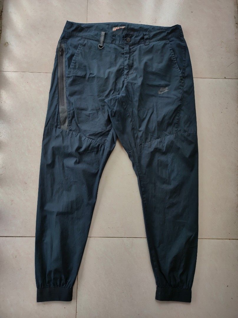 NIKE TECHFLEECE WOVEN (Category: Activewear) located in Baguio. Submitted by jathriftx (Listing ID 1471246627, Image 1). Description: NIKE TECHFLEECE WOVEN W34 x L39 Very good condition .