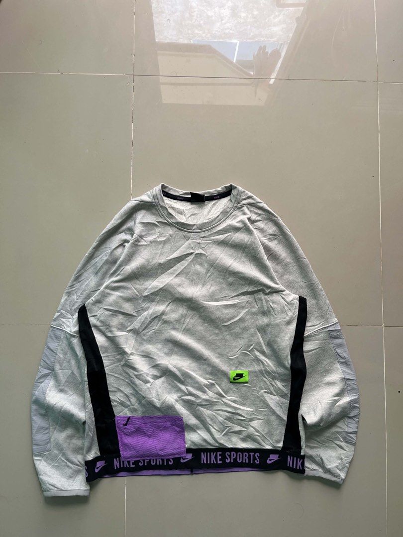 NIKE THERMA NSP SWEATSHIRT (Category: Coats, Jackets and Outerwear) located in Manila. Submitted by cmthrift.803 (Listing ID 1471278423, Image 1). Description: SIZE LARGE ON TAG NO FLAWS EXCELLENT CONDITION CR 9.8.