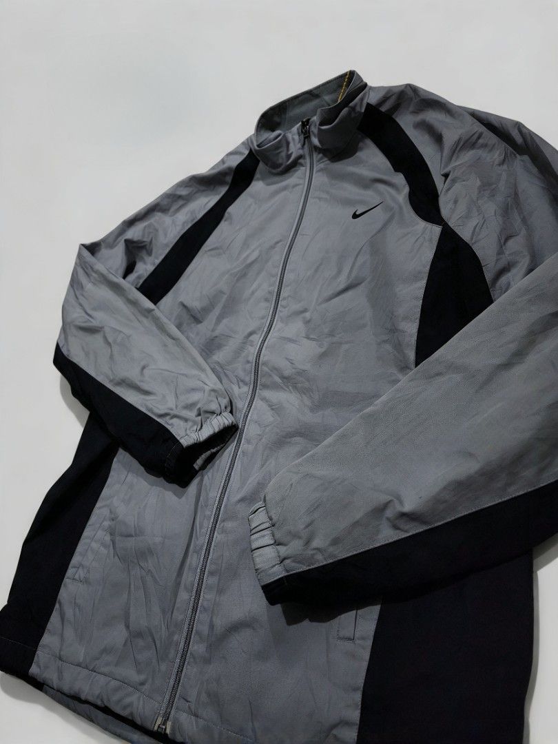 Nike Vintage Windbreaker Jacket (Category: Hoodies) located in Cavite. Submitted by behindourstyle (Listing ID 1471182429, Image 1). Description: 750 only 🔥 issue: need wash. tag fade on back only authentic Color rate: 9/10 size XL Imus cavite.