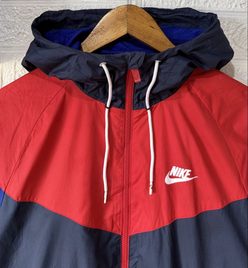 NIKE WINDRUNNER HOODED JACKET (Category: Coats, Jackets and Outerwear) located in Baguio. Submitted by kds_stuffs (Listing ID 1471157340, Image 2). Description: Mine: 750 📍N1K3 windrunner hooded jacket 😍 LIKE NEW ✨ Size: Large Dimension: 26.5L x 22W Color rate: 9/10 Issue: ❌ Excellent condition Need wash Gandara neto 💗.
