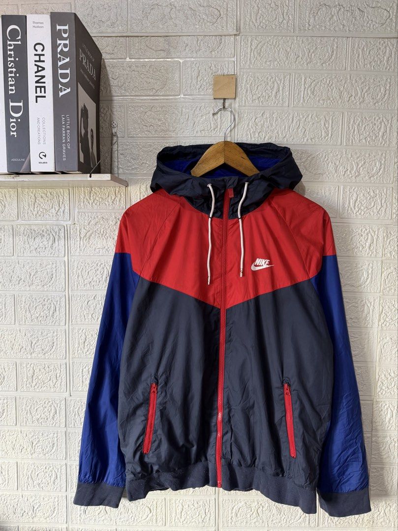NIKE WINDRUNNER HOODED JACKET (Category: Coats, Jackets and Outerwear) located in Baguio. Submitted by kds_stuffs (Listing ID 1471157340, Image 1). Description: Mine: 750 📍N1K3 windrunner hooded jacket 😍 LIKE NEW ✨ Size: Large Dimension: 26.5L x 22W Color rate: 9/10 Issue: ❌ Excellent condition Need wash Gandara neto 💗.