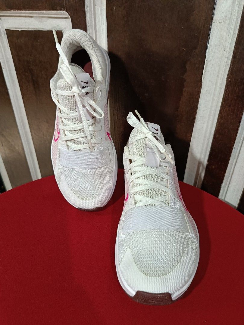 Nike Women's MC Trainer 2 (Category: Sneakers) located in Baguio. Submitted by segunda_classic (Listing ID 1471168510, Image 2). Description: Women's Workout Shoes N_k_ Women's MC Trainer 2 White/Pink Sz 7US/24cm insole Brandnew. No box lang Padala from overseas 🅿️2850.